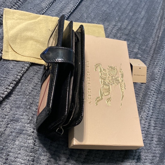 Burberry wallet (authentic) - Picture 3 of 3